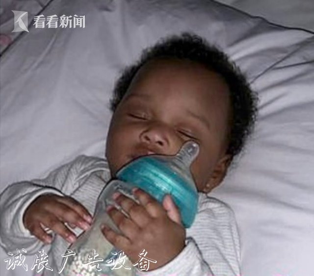 喪心病狂!狠母餓死1歲戶外滾動(dòng)燈箱女?huà)?枕套裹尸棄娃垃圾箱