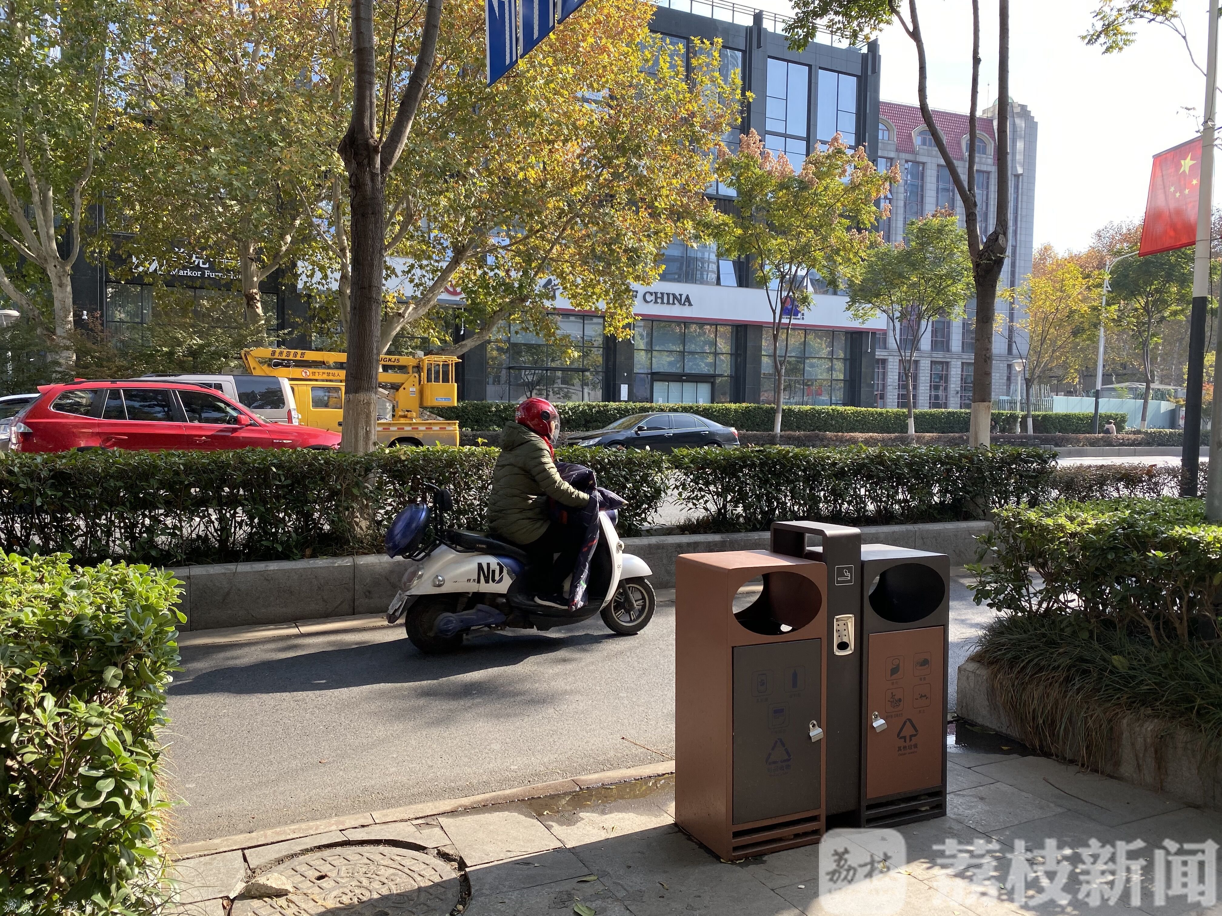 江蘇要取消路邊垃圾桶廣告燈箱？沒(méi)了垃圾桶，你會(huì)怎么