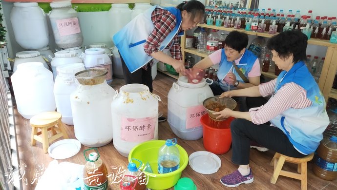 又悶又濕，這些小區(qū)垃太陽(yáng)能垃圾桶圾箱房居然不臭，幕后英