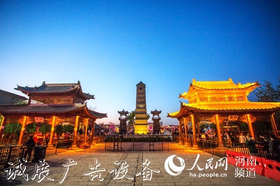 河南洛陽探索文旅融合:讓文化"活"起來　　古都洛陽已經(jīng)成了新晉“網(wǎng)紅”。　　在某視頻平臺的“打卡”榜上，洛陽高居榜眼。華燈璀璨的應天門、別具一格的九州池、古今輝映的洛邑古城，這些“網(wǎng)紅”地標成了洛陽新的旅游名片。……【詳細】