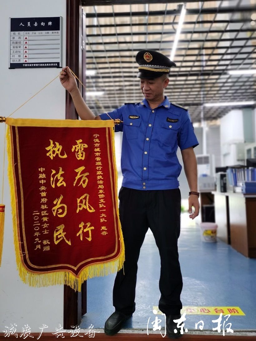 擾民的7米燈箱廣宣傳欄廠家告，終于拆了！