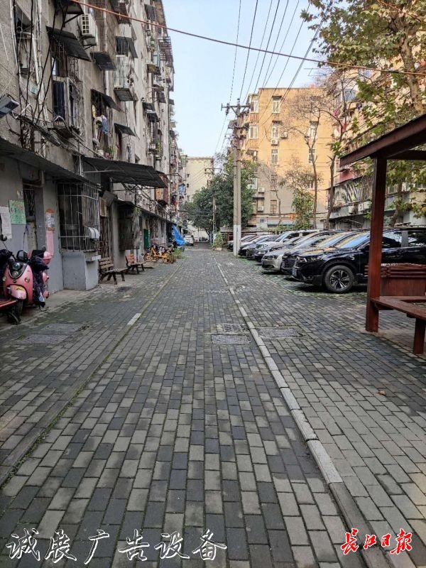 69個垃圾桶變成10個垃廣告垃圾箱圾分類投放亭，老舊小區(qū)環(huán)