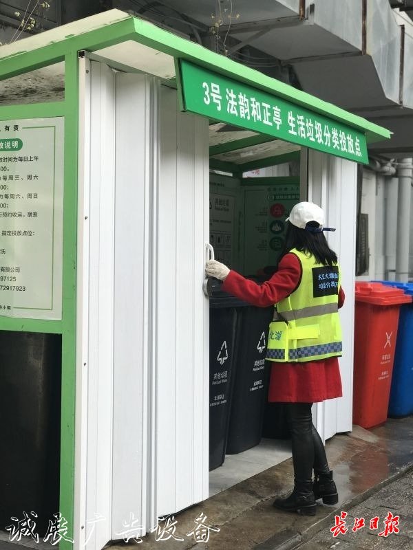 69個垃圾桶變成10個垃廣告垃圾箱圾分類投放亭，老舊小區(qū)環(huán)