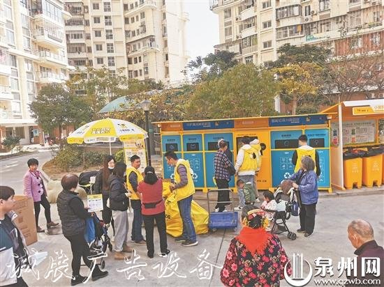 智能垃圾分類回收機入戶外廣告燈箱駐泉州多個小區(qū) 操作簡便