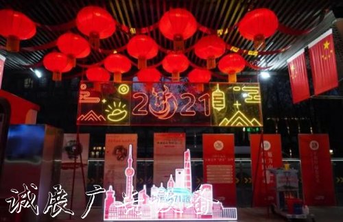 鴻鑫嘉和：外灘終點(diǎn)站太陽能垃圾桶公交站臺火了！個性化設(shè)