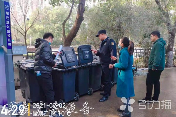 園區(qū)加大執(zhí)法檢查力度黨建宣傳欄，推進重點場所垃圾分類