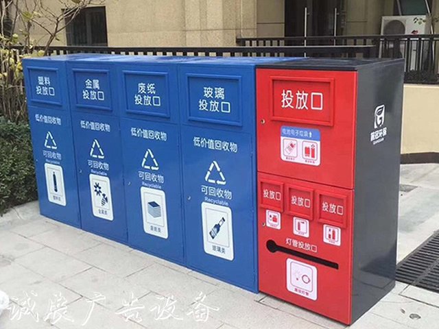 戶外大型鋼制滾動(dòng)燈箱分類(lèi)垃圾亭定制