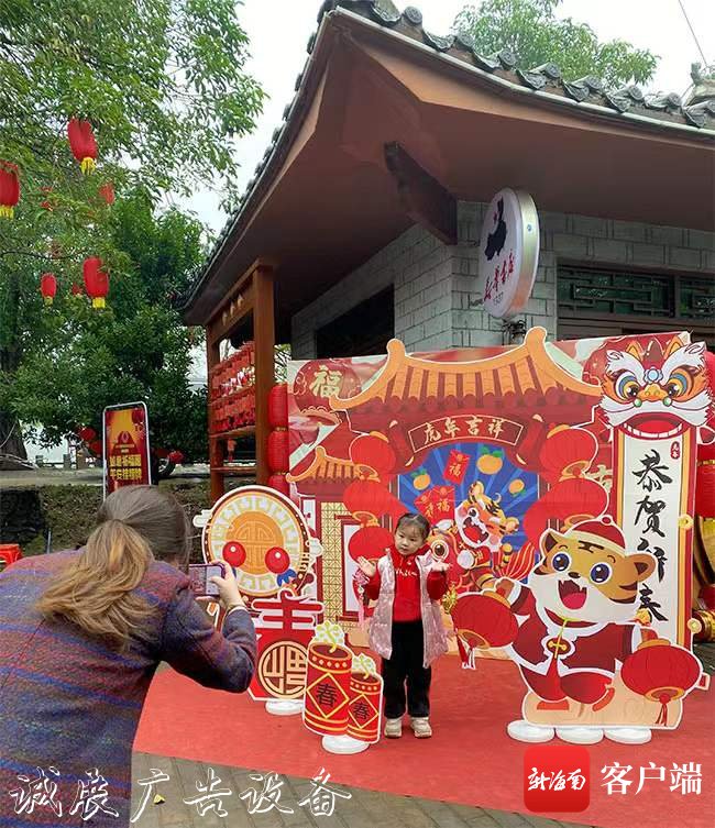熱鬧！游客暢游澄邁福廣告燈箱多少錢一個(gè)豐約亭古鎮(zhèn) 新春游園歡樂