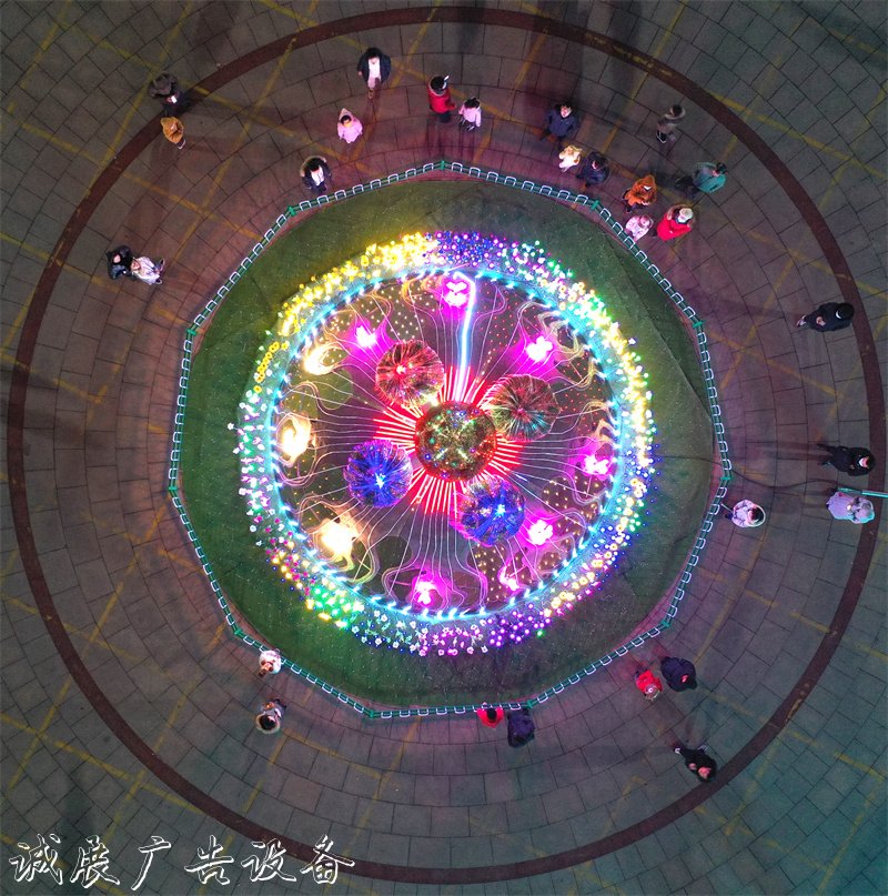 美翻了！夾河畔滿滾動式燈箱天“繁星”已點亮