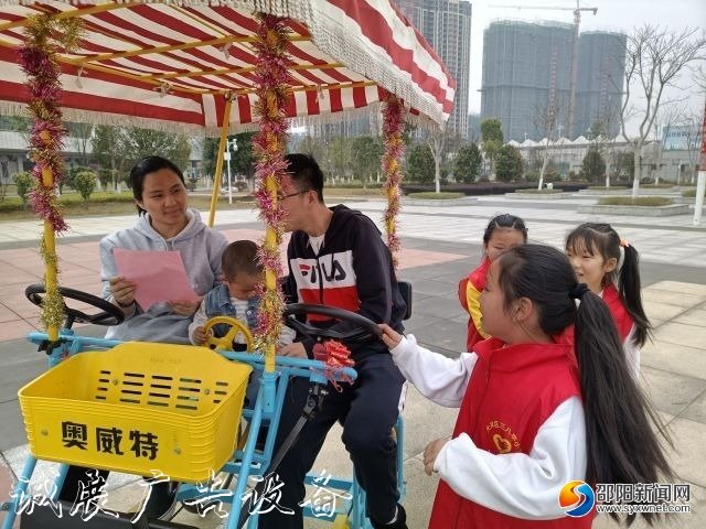 大祥區(qū)三八亭小學(xué)路燈燈箱開展垃圾分類宣傳活動(dòng)
