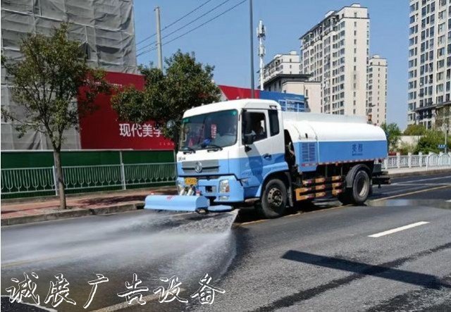 上海持續(xù)進(jìn)行公共滾動(dòng)廣告燈箱環(huán)境大沖洗、大消殺